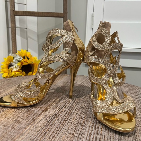 Custom ordered gold stiletto heels - Picture 9 of 10